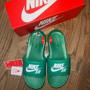 Nike Victori One SB Size 8M/9.5W Lucky Green Slides Sandals